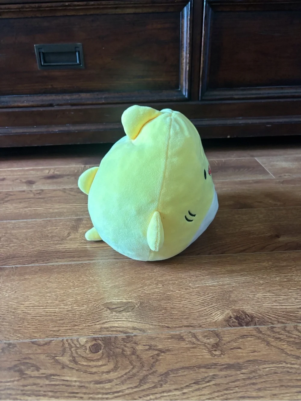 Squishmallows: yellow baby shark 8